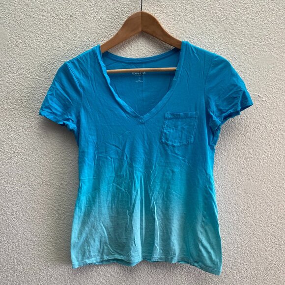 Express Sexy Basics T-Shirt Small V-Neck Ombre Blue Casual Short Sleeve Pocket - Picture 1 of 3